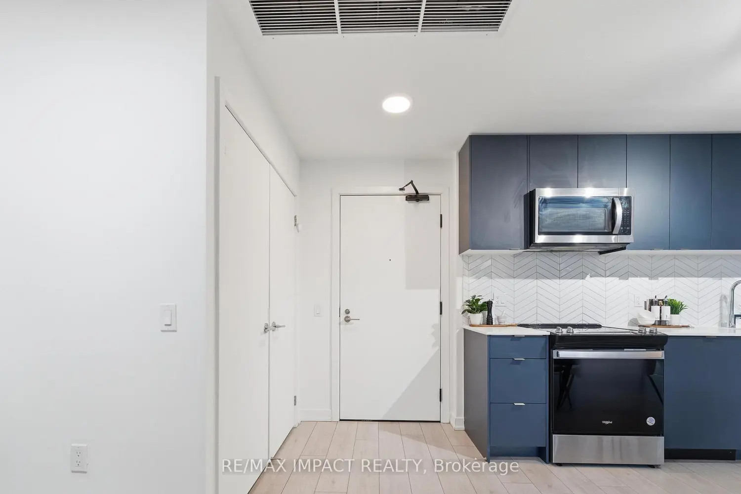 1614 Charles Street 522 photo 5