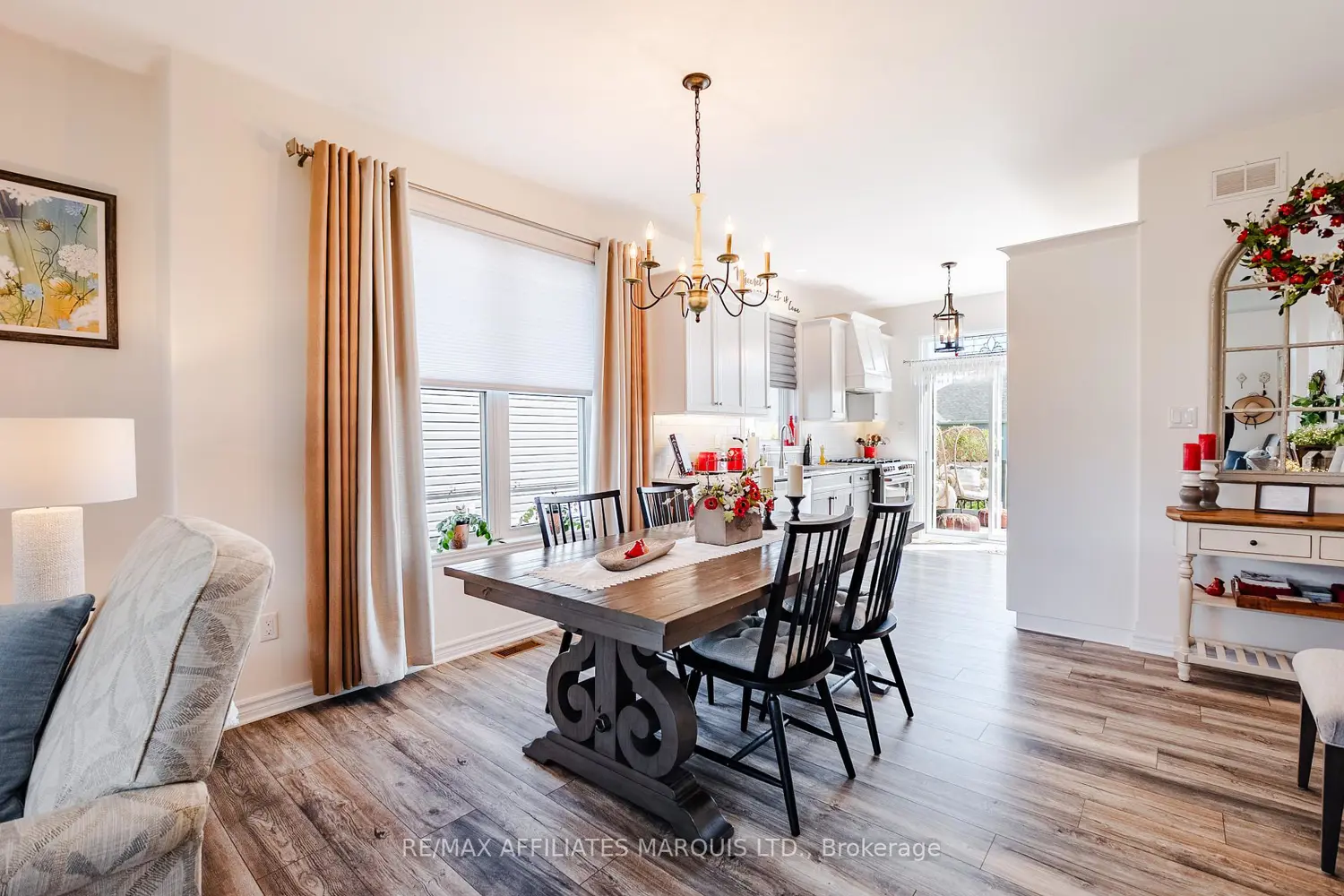 37 Eleanor Drive photo 4