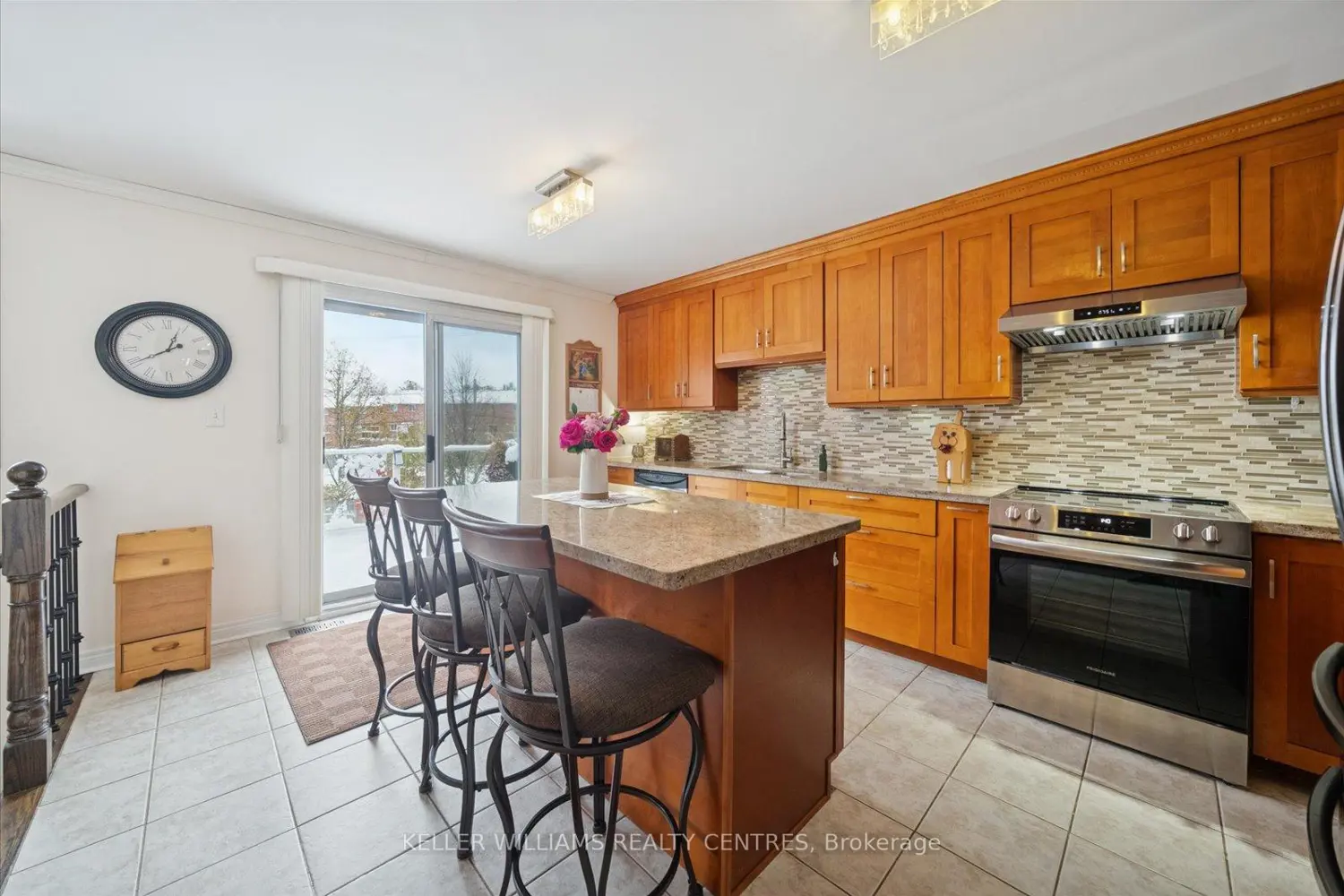 76 Kerfoot Crescent photo 4