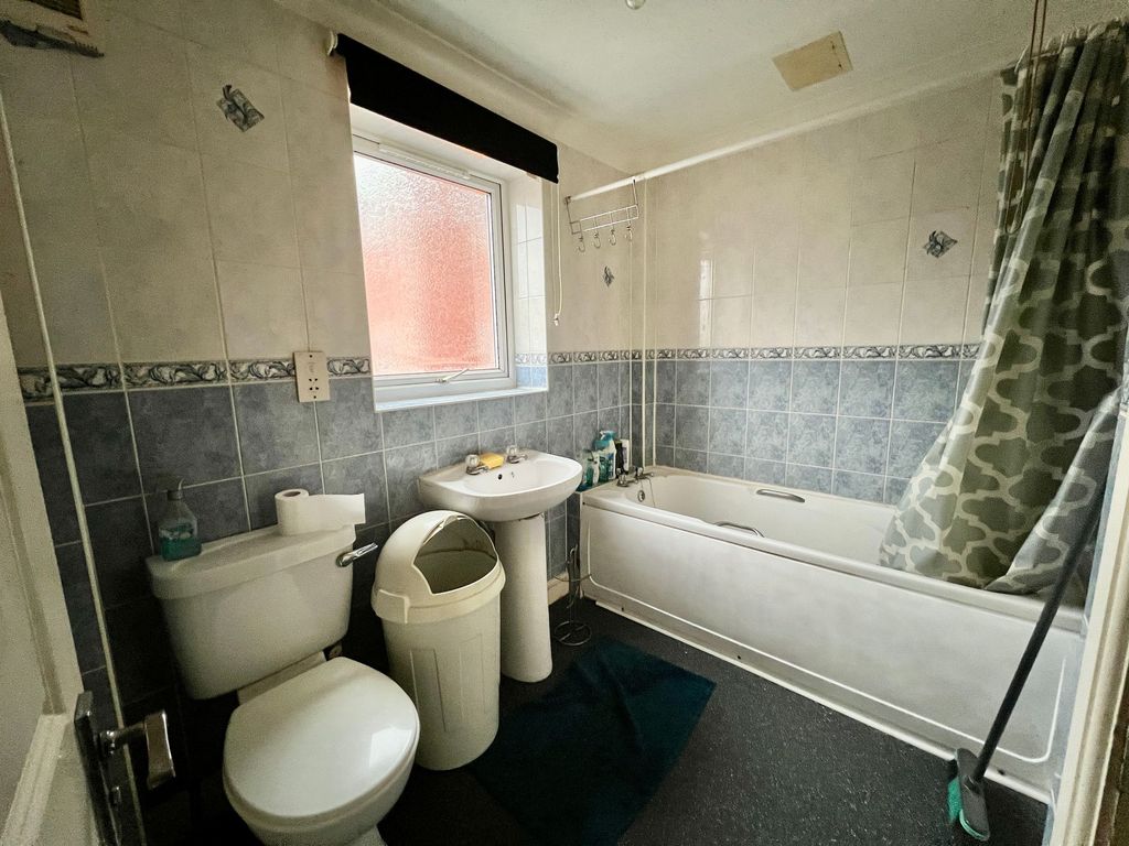 Additional image 6 of 2 bed flat for saleUniversity Court, Grantham NG31