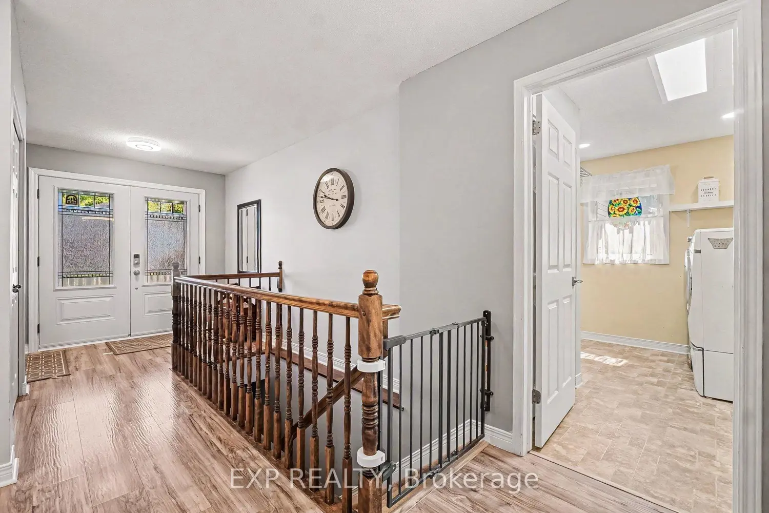 217 Jasper Crescent photo 3