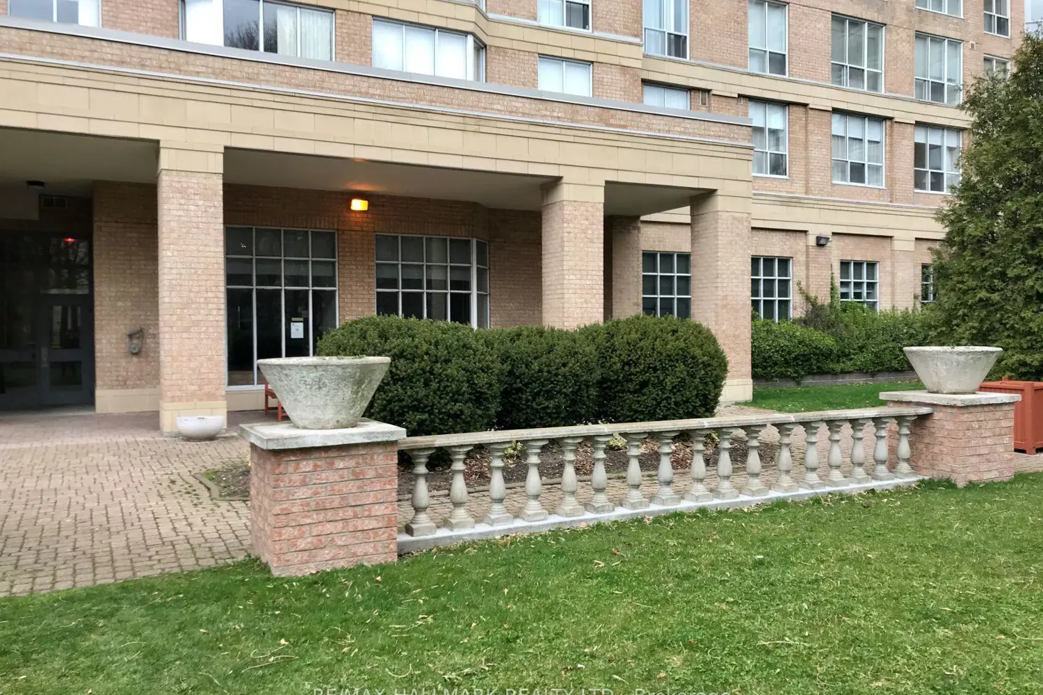 Additional image 20 of 21 Overlea Boulevard 1801