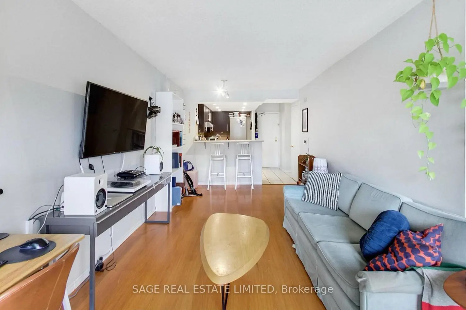 Additional image 7 of 456 College Street 205