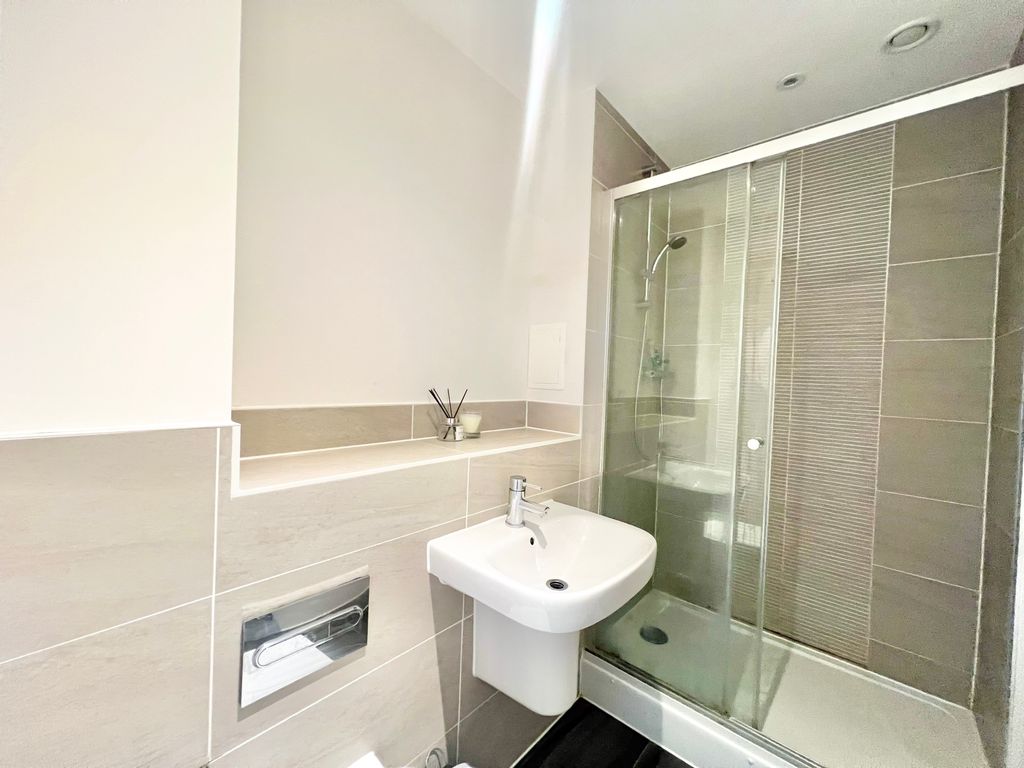 Additional image 9 of 2 bed flat for saleHurst Avenue, Blackwater, Camberley GU17
