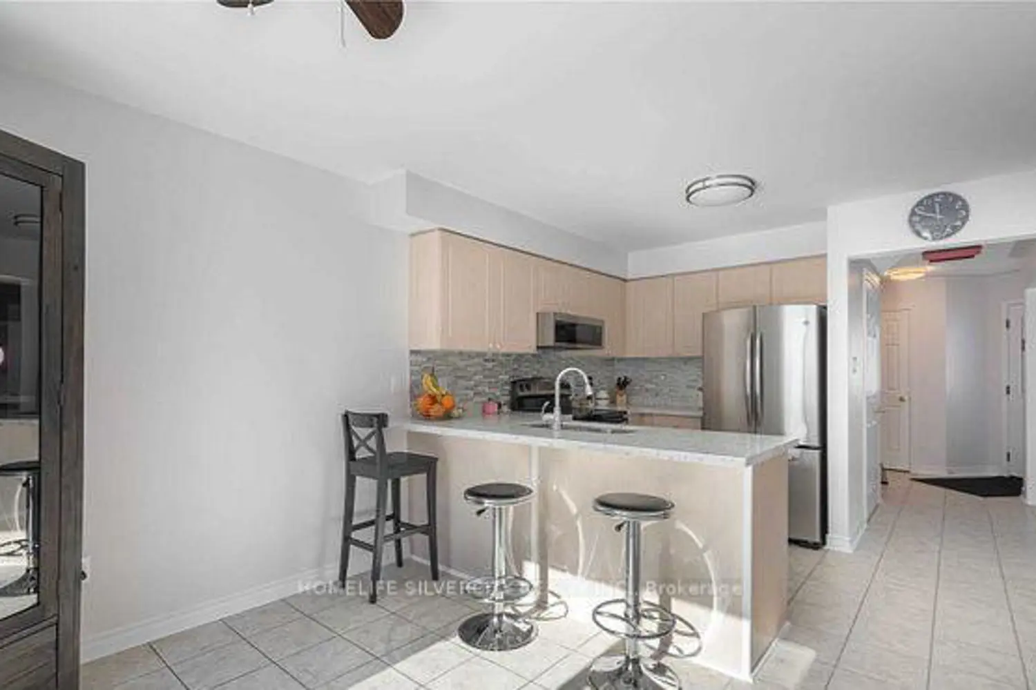 680 Langlaw Drive photo 3