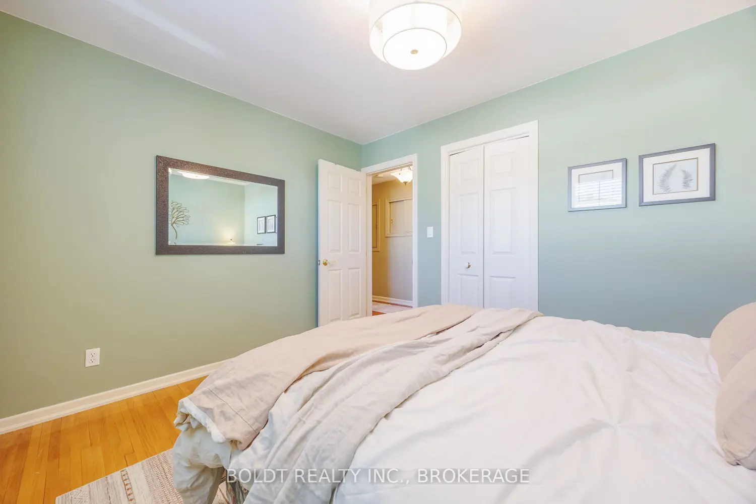 24 Mississauga Road photo 4
