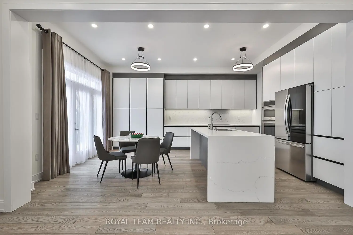 1361 Blackmore Street photo 2