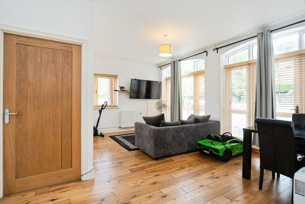 Additional image 5 of 2 bed flat for saleLondon Road, Hurst Green, Etchingham, East Sussex TN19