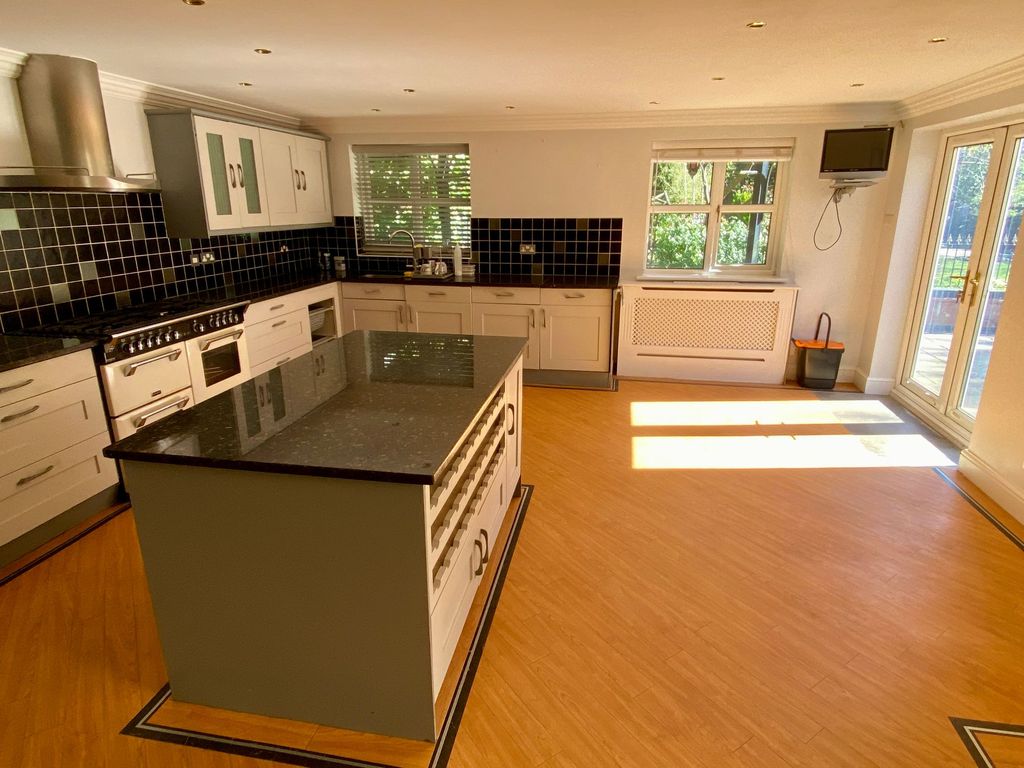 Additional image 10 of 6 bed detached house for saleManthorpe Road, Grantham NG31