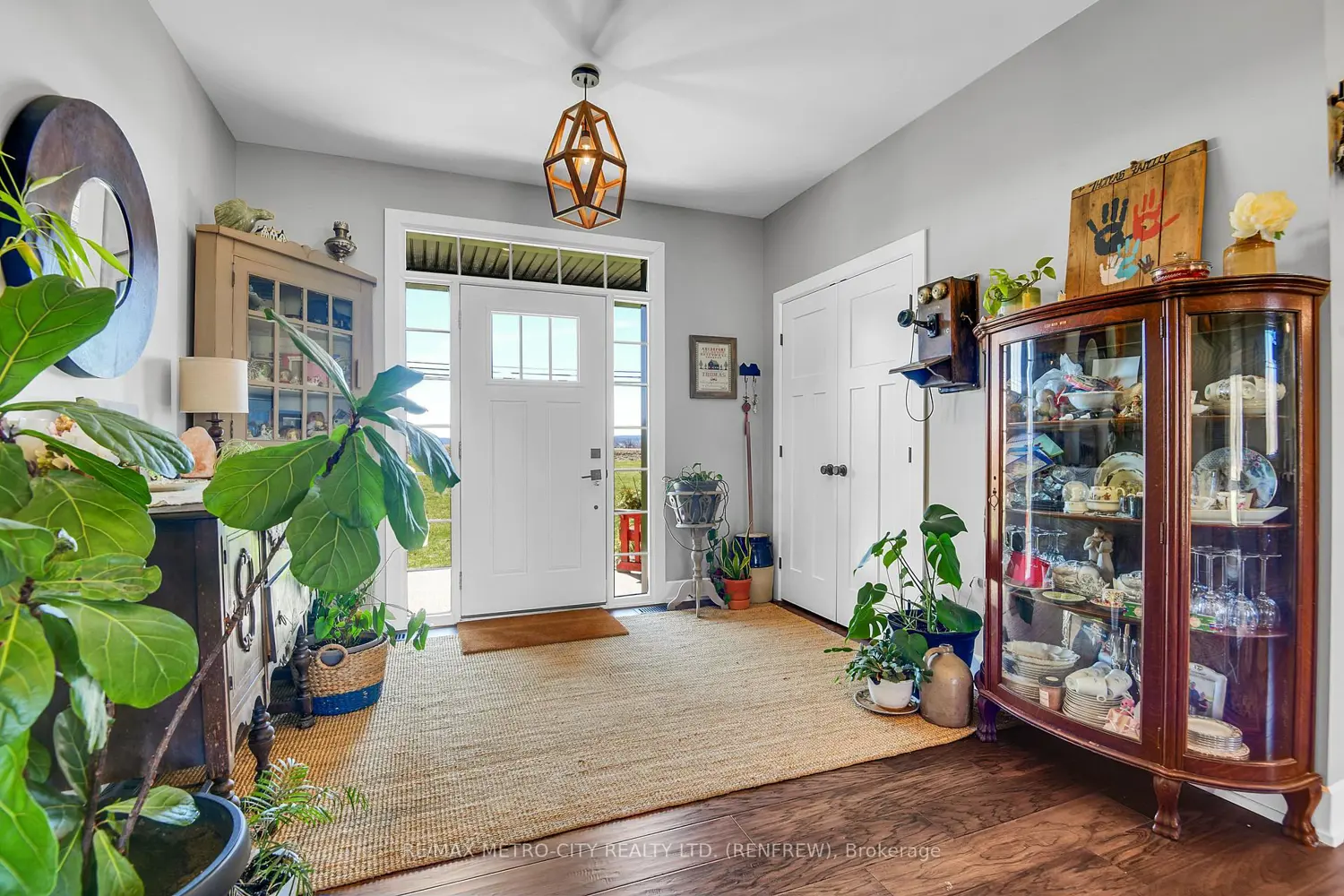782 Bruce Street photo 2