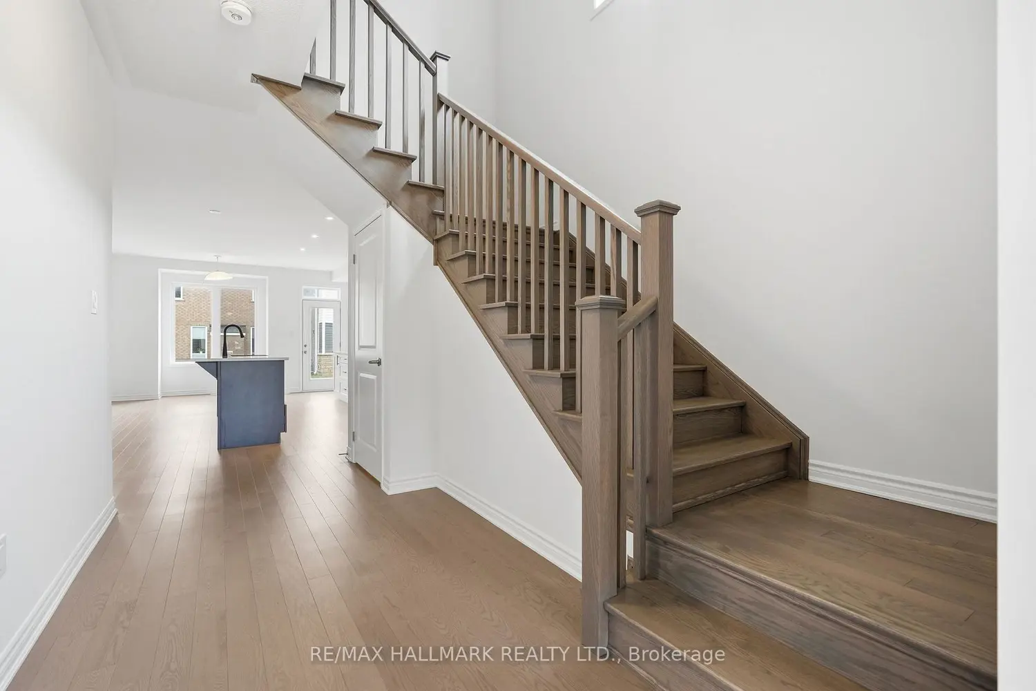 602 Newlove Street photo 4