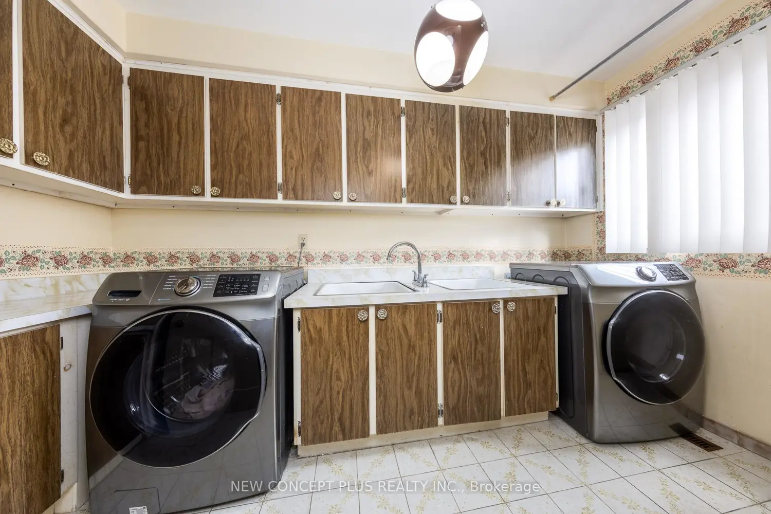 Additional image 7 of 92 Charlton Boulevard