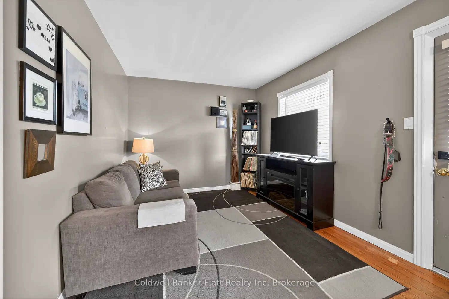 21 Rose Avenue photo 5