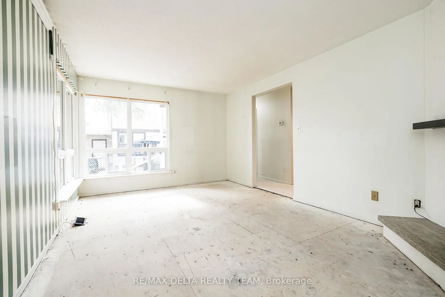 796 Vinette Crescent photo 4