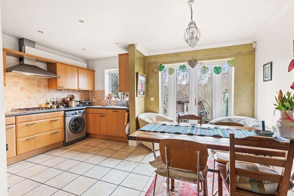 3 bed semi-detached house for saleWalhatch Close, Forest Row RH18