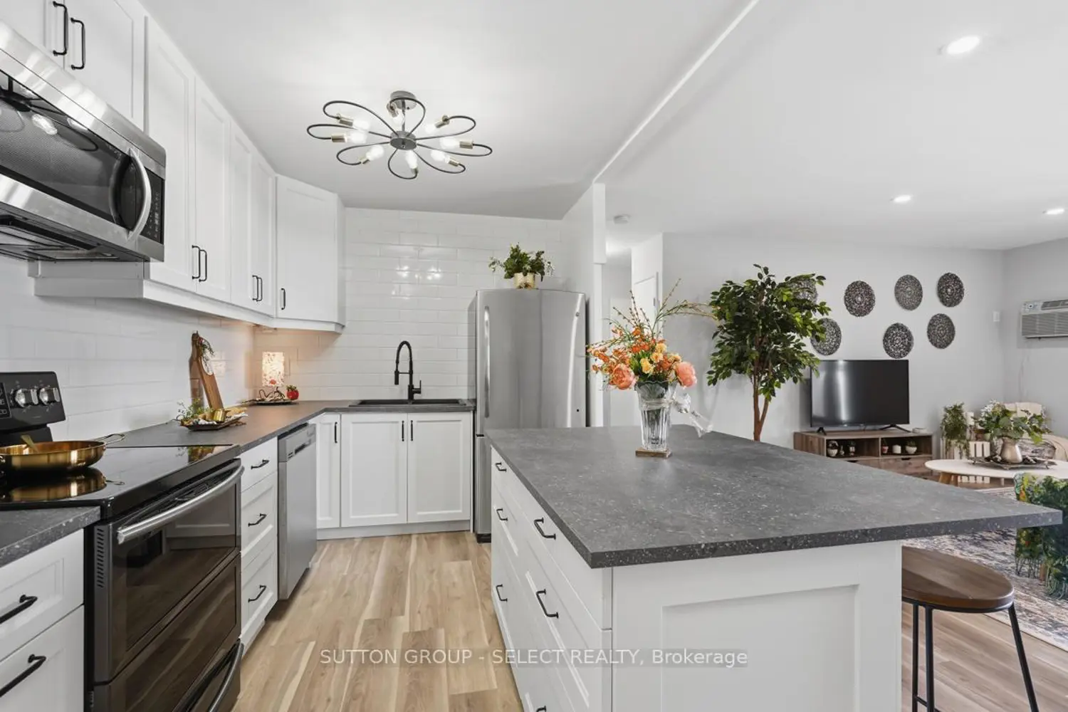 583 Mornington Ave Avenue 808 photo 2