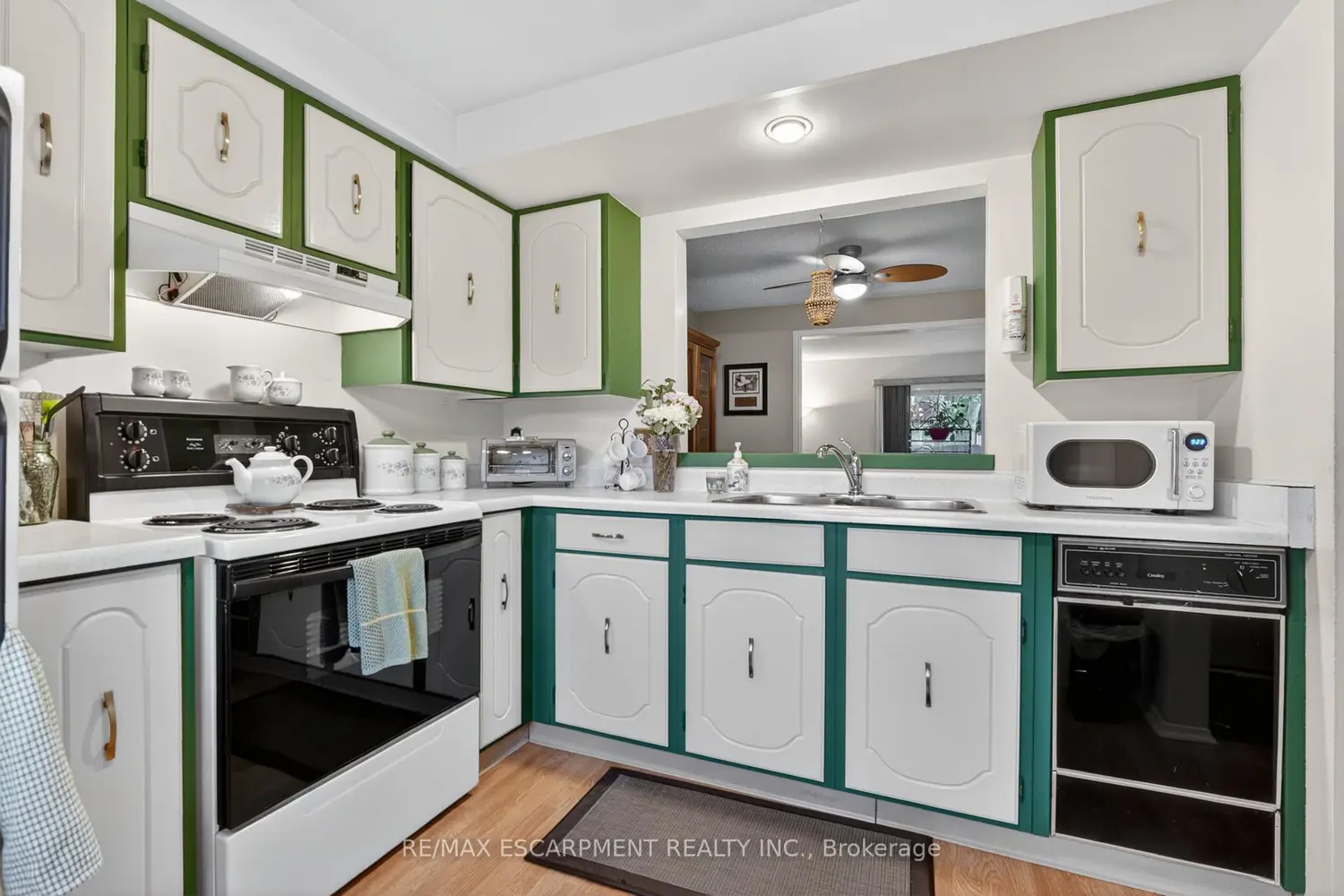 50 Lakeshore Road 17 photo 5
