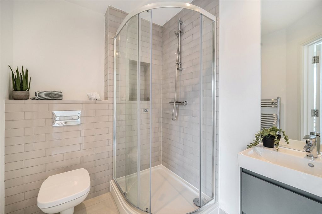 Additional image 14 of 3 bed semi-detached house for salePark Road, Farnborough, Hampshire GU14