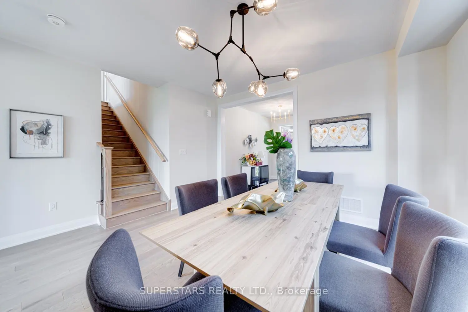 33 John Dallimore Drive photo 5