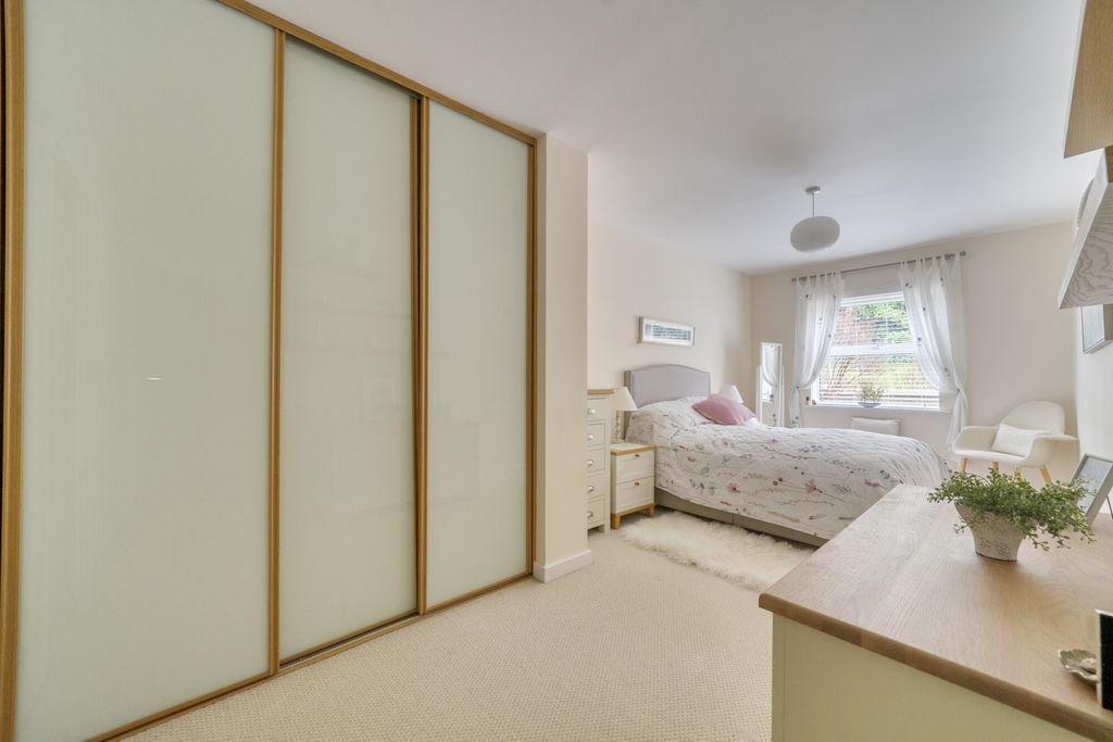 Additional image 7 of 2 bed flat for saleSouth Park, Gerrards Cross, Buckinghamshire SL9