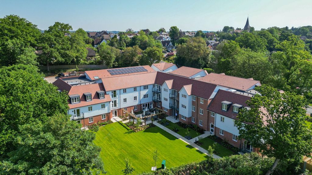 2 bed flat for saleHighgate Hill, Hawkhurst, Cranbrook TN18