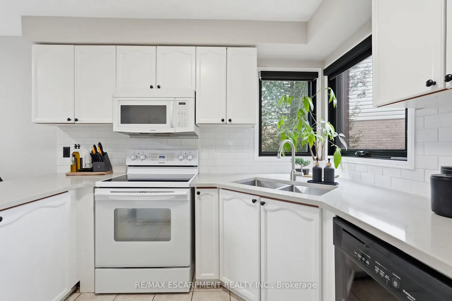 6 Woodcroft Crescent photo 4