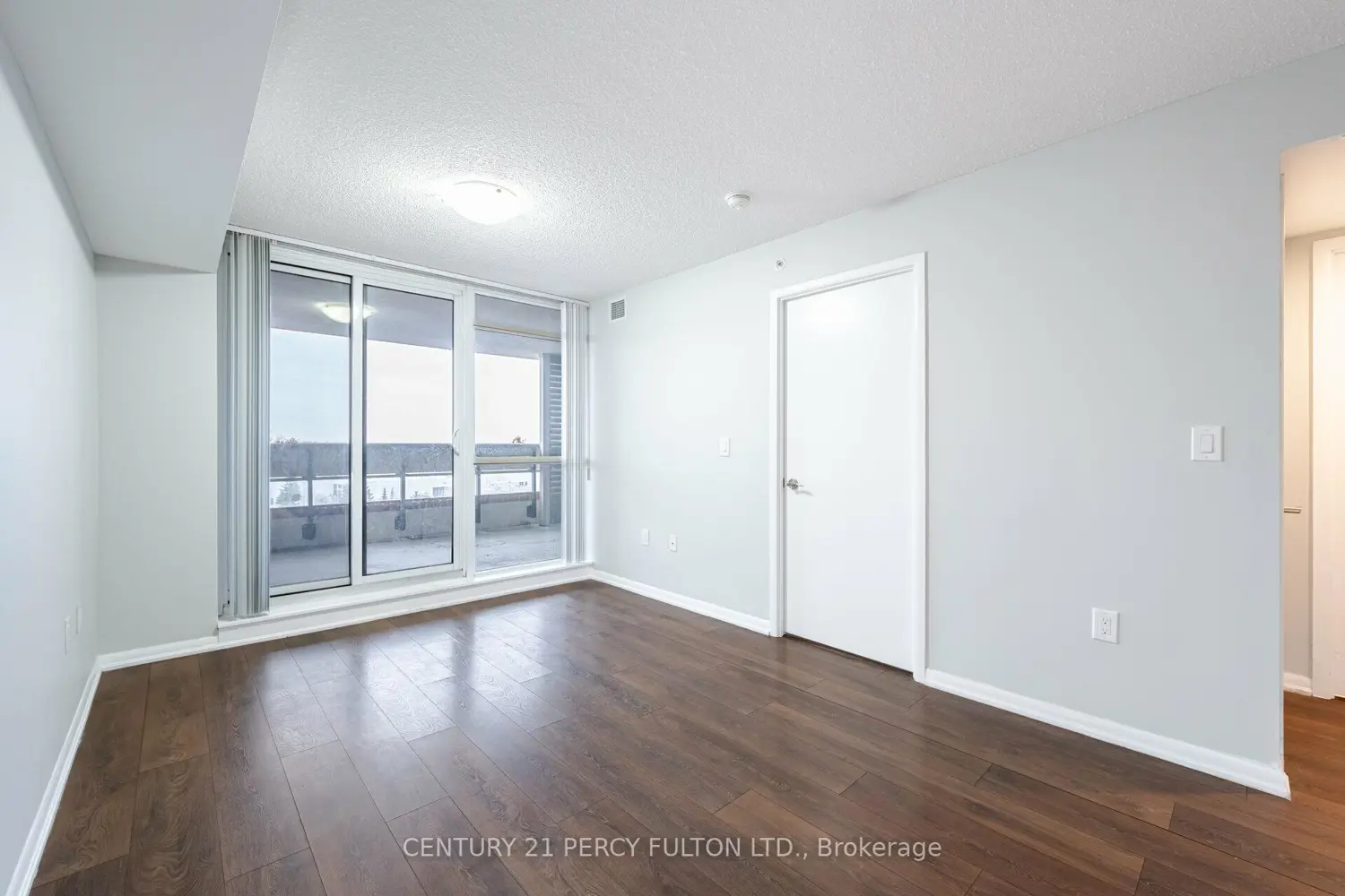 Additional image 9 of 830 Lawrence Avenue 501