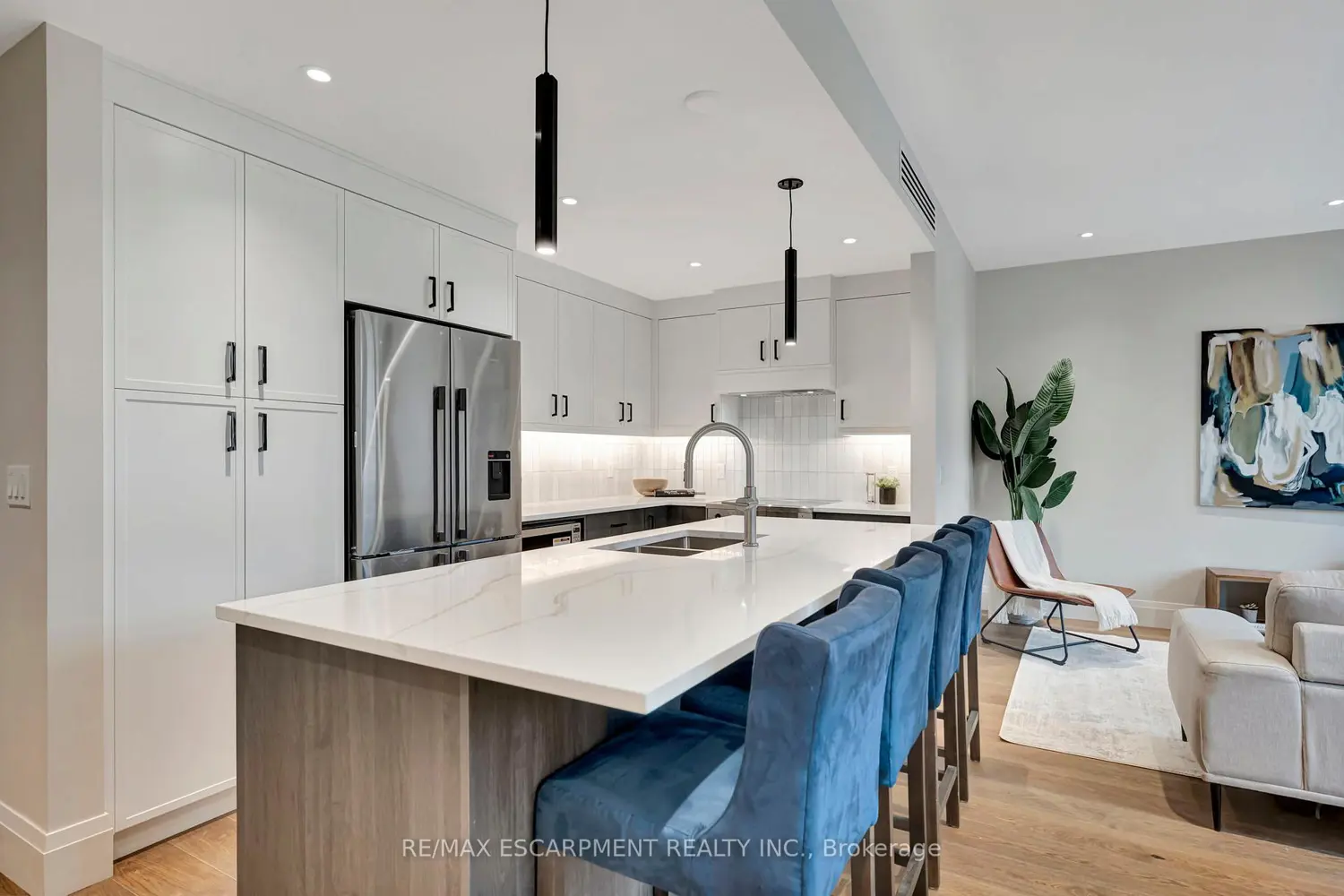 7 Grand River Street 202