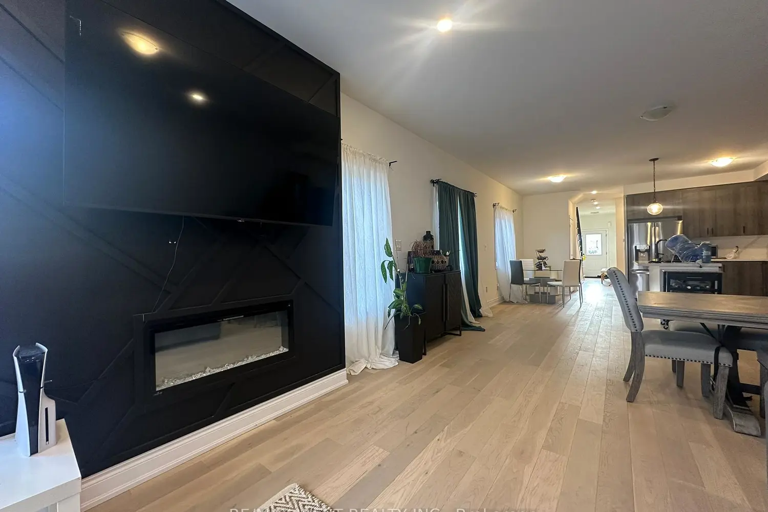 131 Guelph Street photo 3