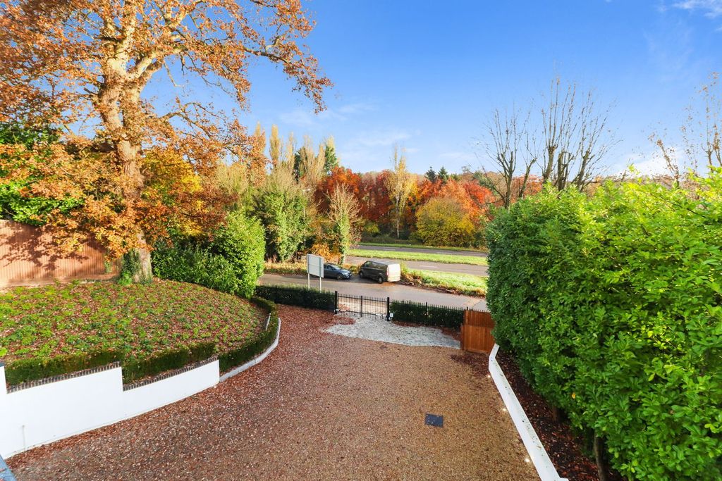 Additional image 16 of 2 bed flat for saleLower Road, Gerrards Cross SL9