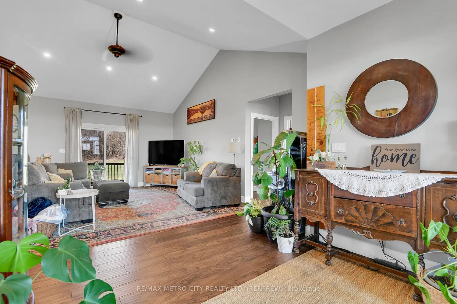 782 Bruce Street photo 3