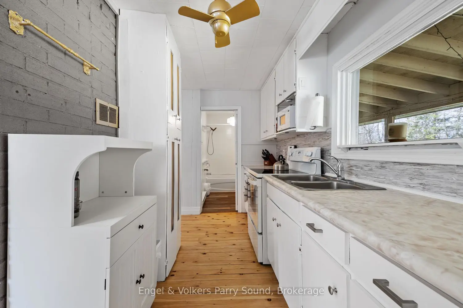 77 Woods Road photo 5
