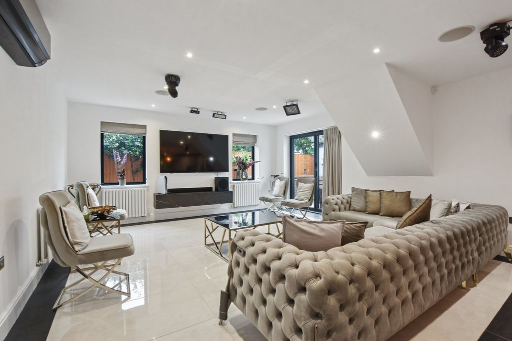 3 bed detached house for saleIngram Way, Greenford UB6