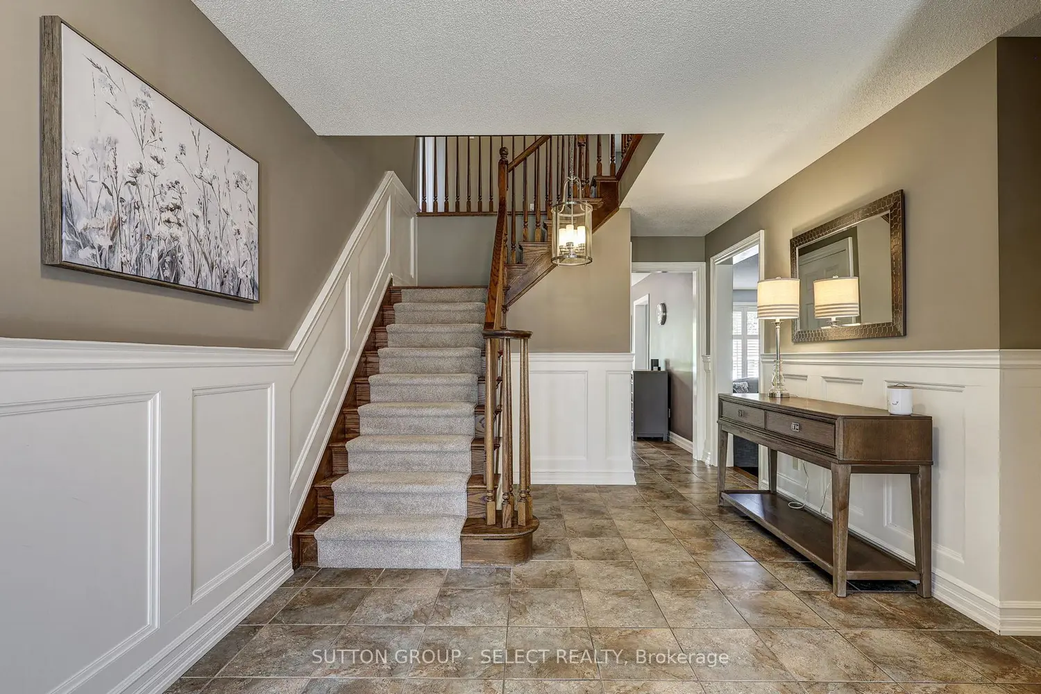 94 Carriage Hill Drive photo 3