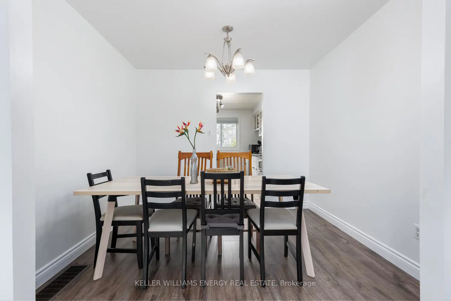 660 Grey Street B photo 5