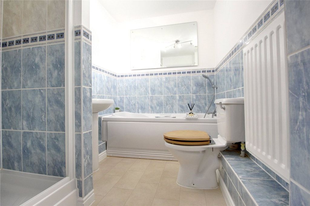Additional image 4 of 2 bed flat for saleKingsley Square, Fleet, Hampshire GU51