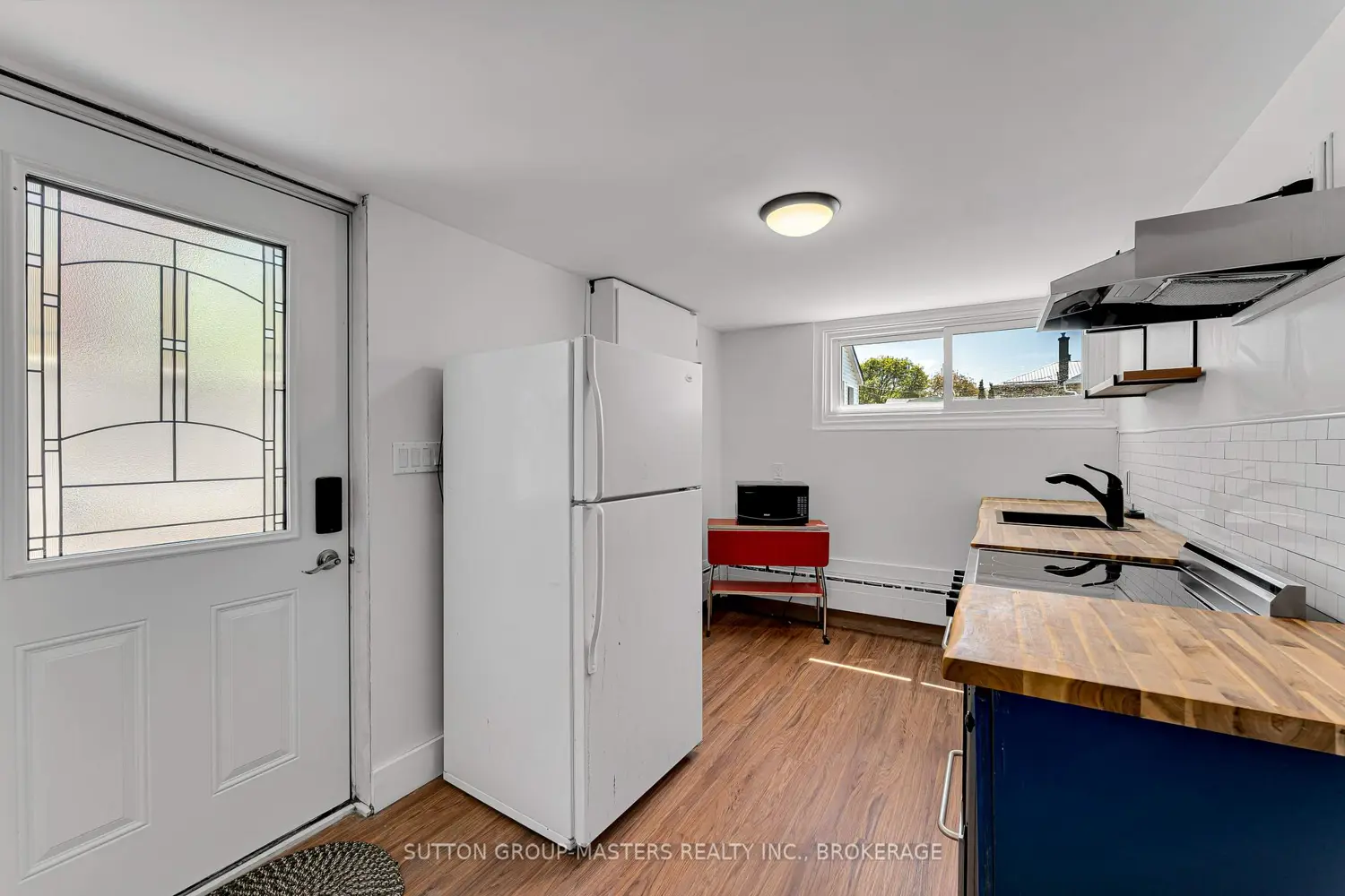 215 Yonge Street photo 5