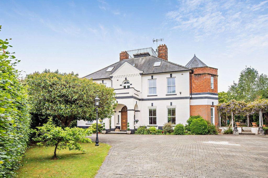8 bed detached house for saleChurch Street, Crondall, Farnham, Surrey GU10