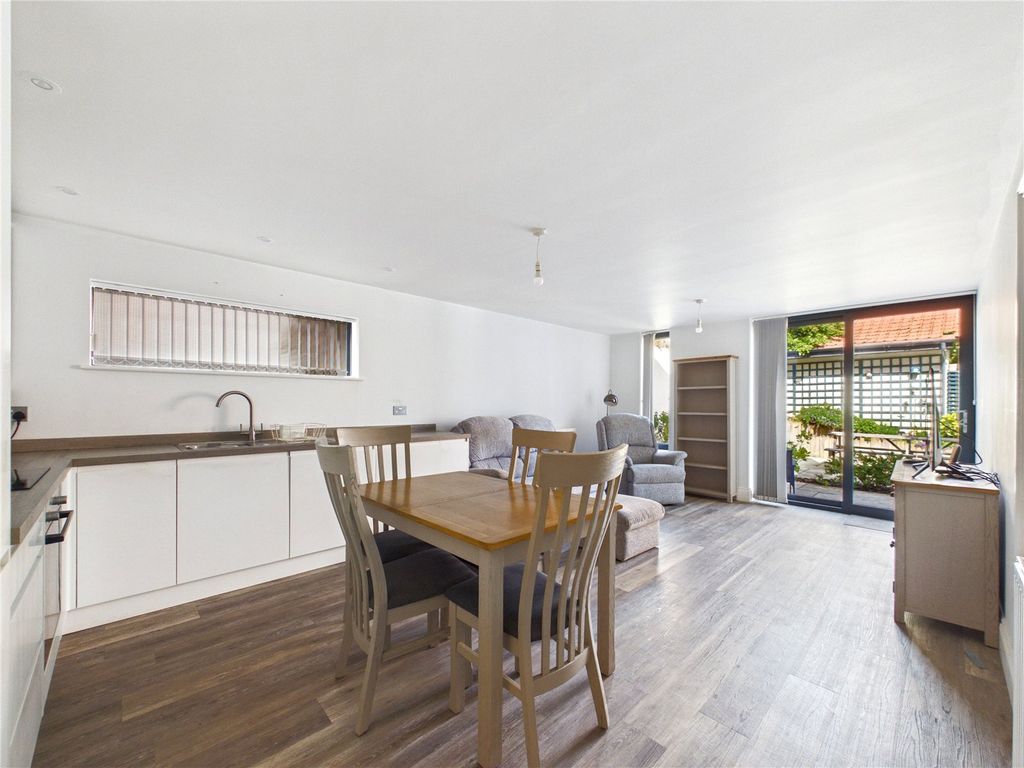 Additional image 14 of 2 bed flat for saleUndercliff Road West, Felixstowe, Suffolk IP11