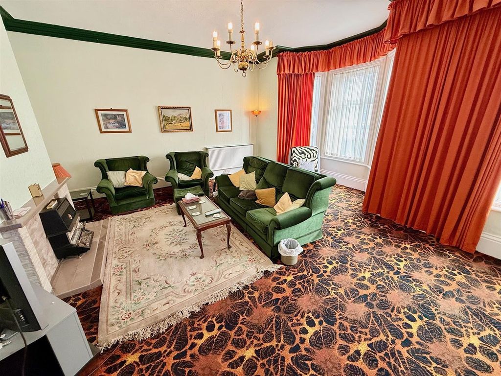 Additional image 2 of 4 bed flat for saleRegent Road, Great Yarmouth NR30