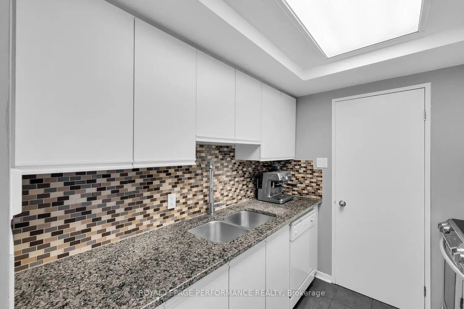 Additional image 11 of 45 Holland Avenue 611