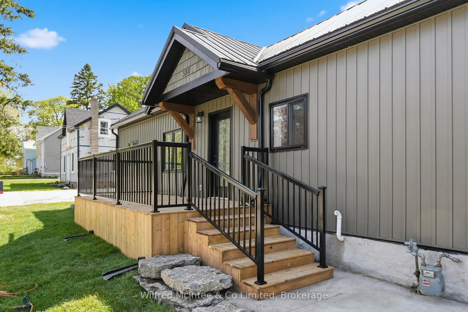 550 Wellington Street photo 3