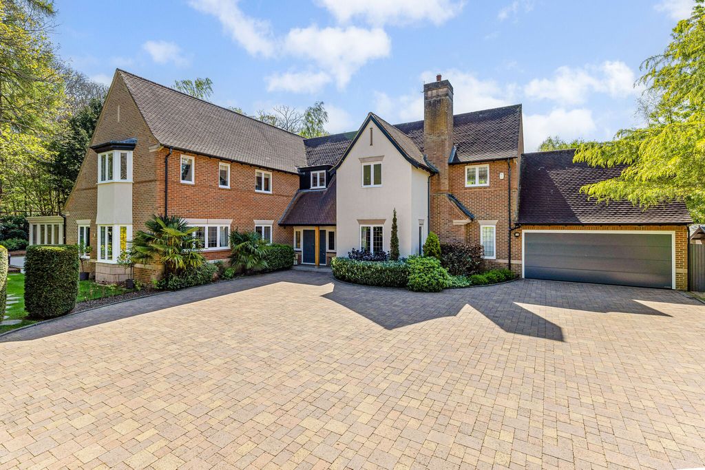 5 bed detached house for saleSalt Lane, Hydestile GU8