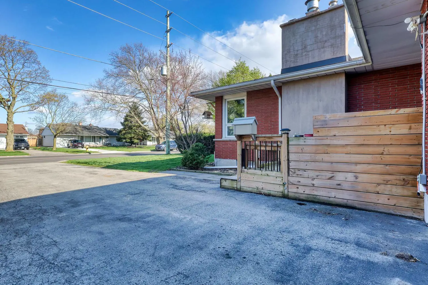 333 Grantham Avenue photo 2