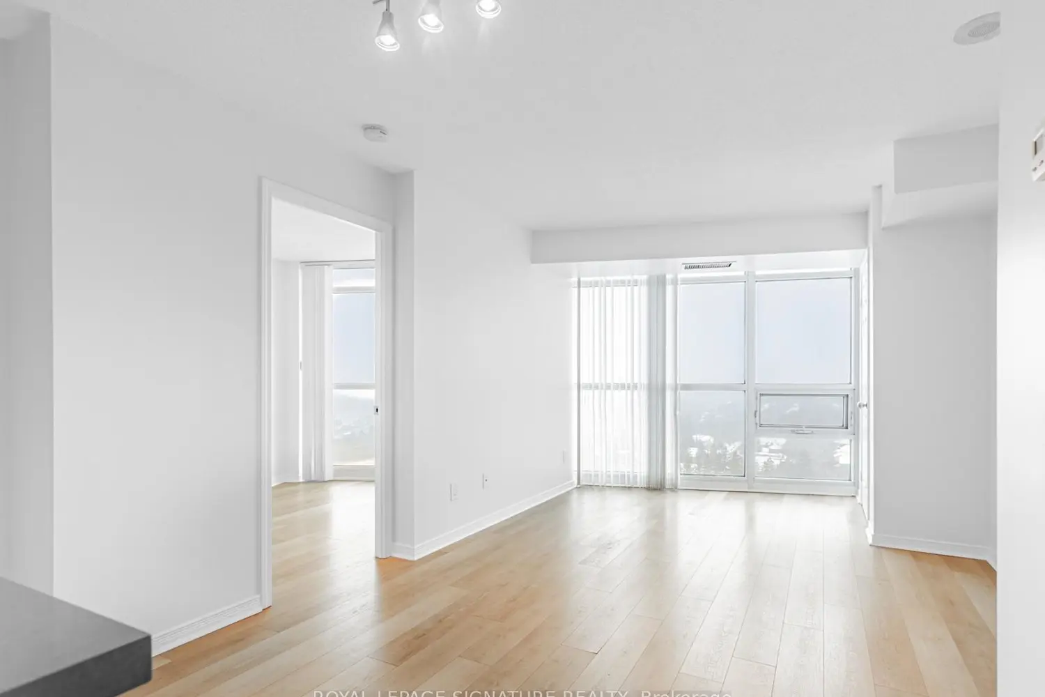 Additional image 8 of 30 Harrison Garden Boulevard 2306