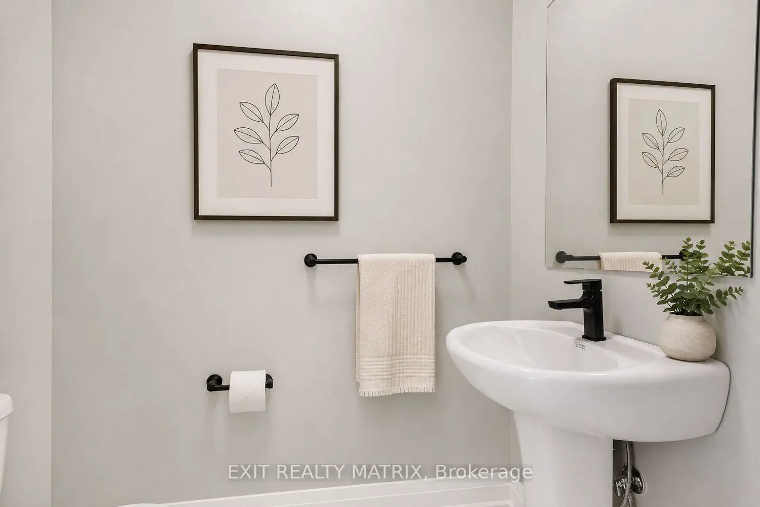 531 Regina Street photo 4