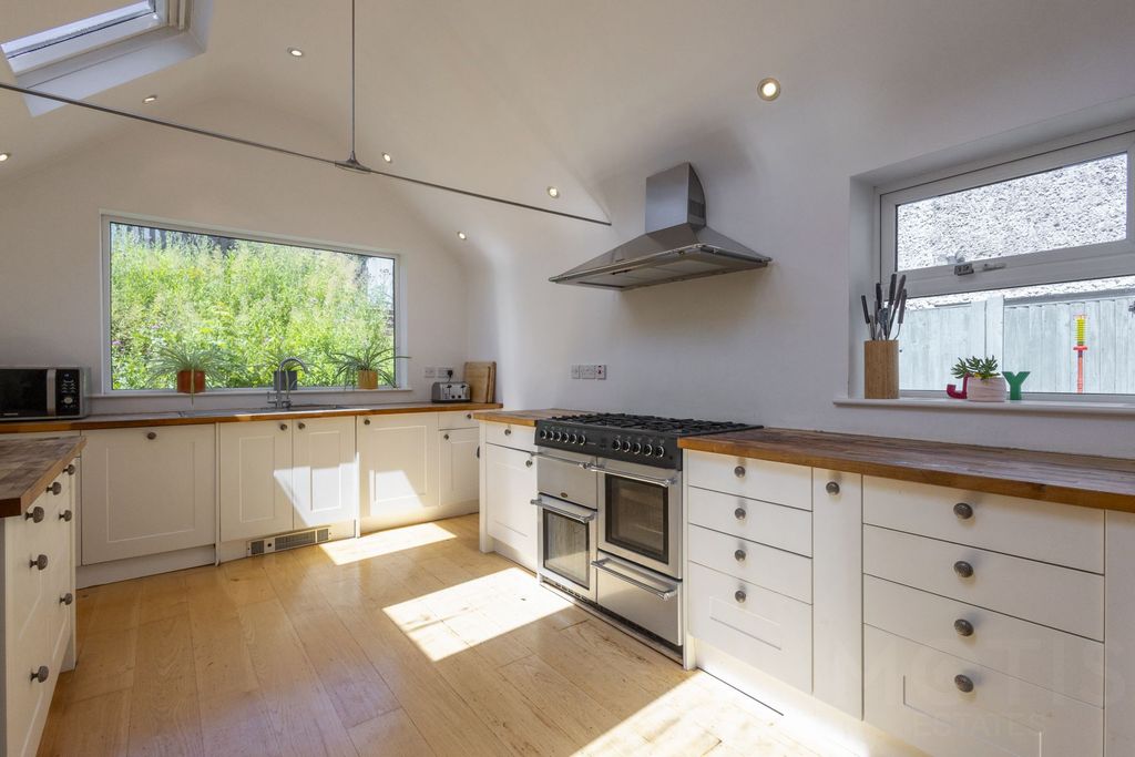 Additional image 4 of 5 bed detached house for saleWear Bay Crescent, Folkestone CT19