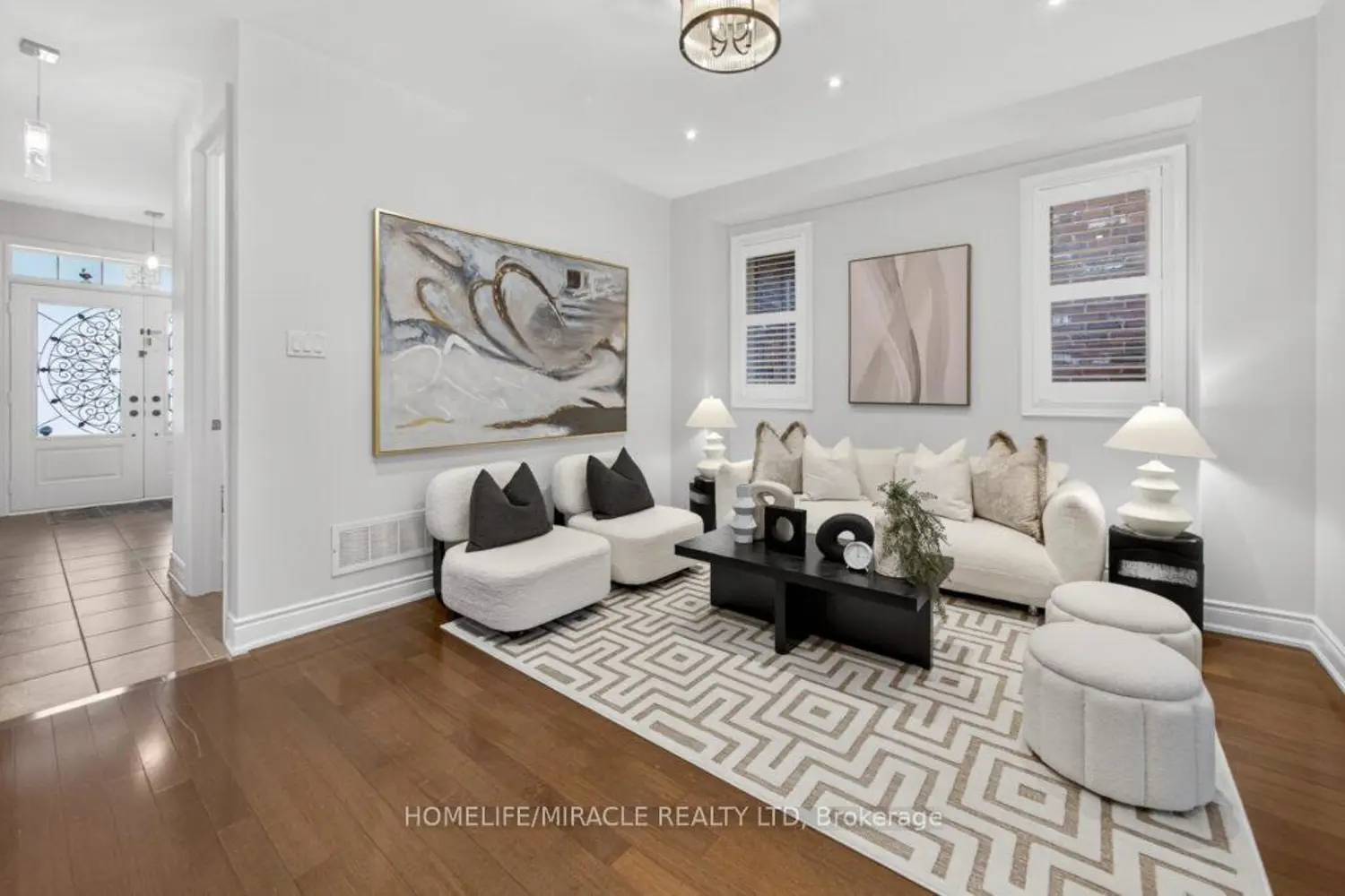 211 Wardlaw Place