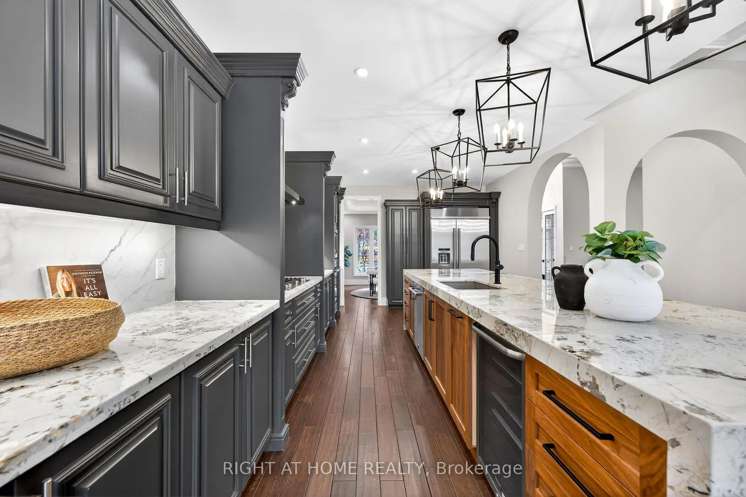 775 King Road photo 3