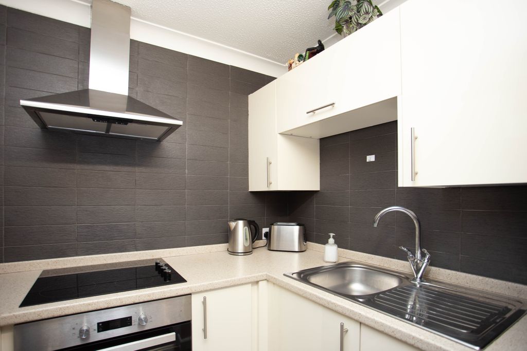 Additional image 5 of 1 bed flat for saleFelix Road, Felixstowe, Suffolk IP11